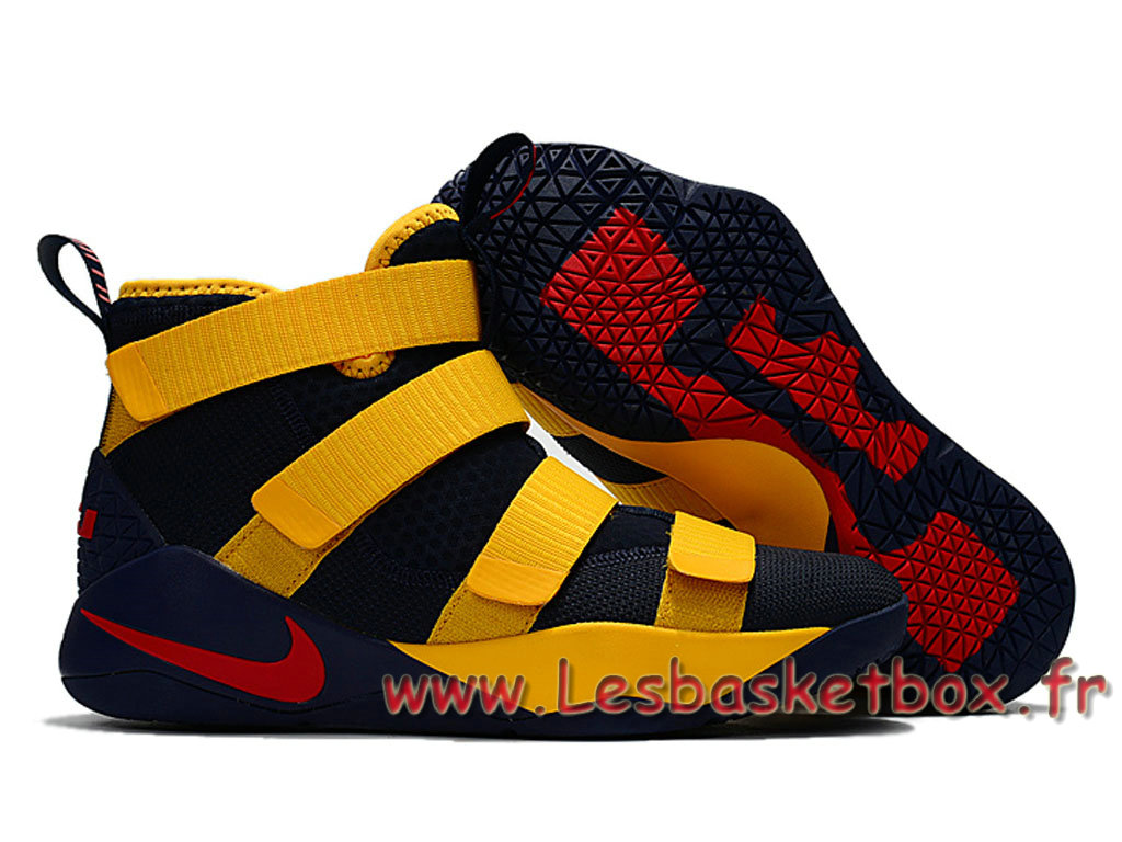 Basket Nike LeBron Soldier 11 Noires Jaune Chaussures Nike Release Basket Nike LeBron Soldier 11 Noires Jaune Chaussures Nike Release