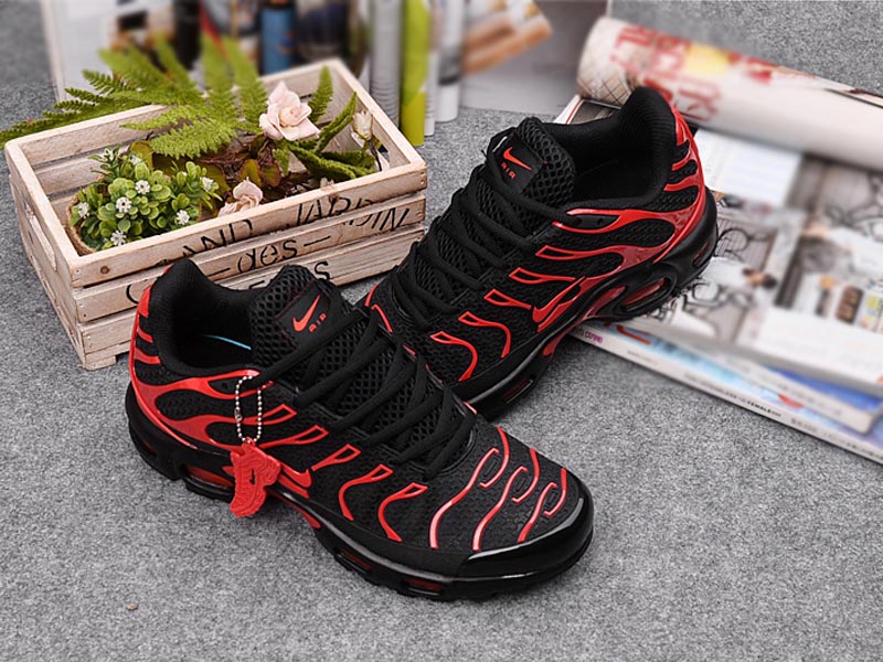 nike requin rouge et noir